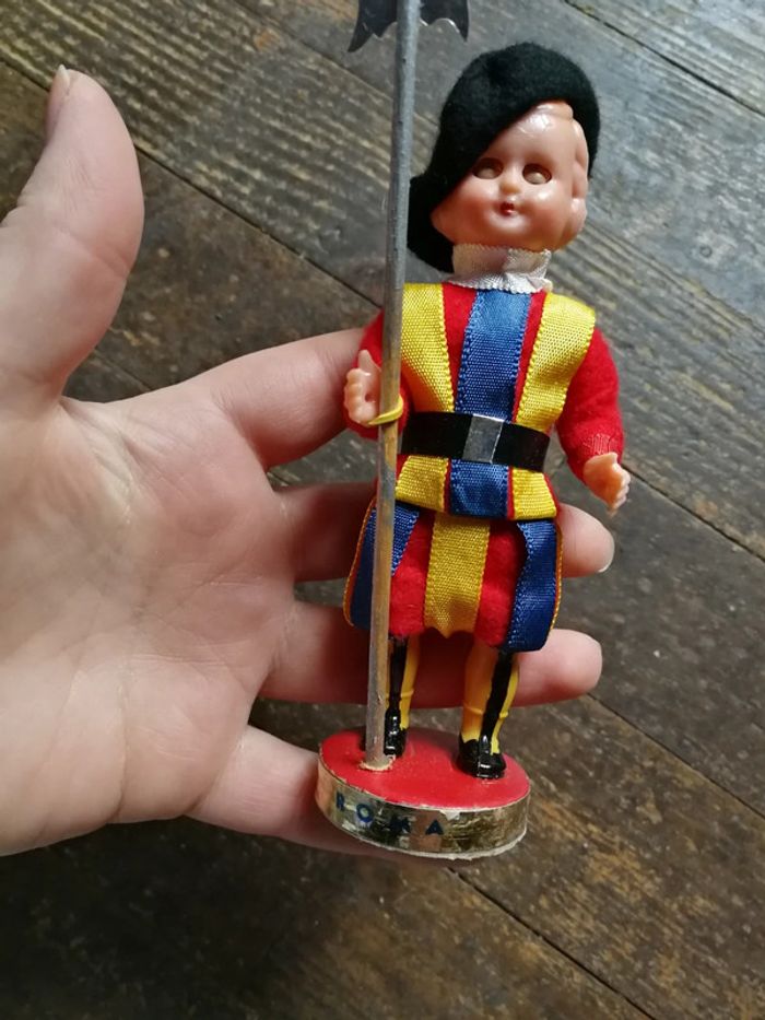 Poupée folklorique ancienne monde Garde Vatican Rome - photo numéro 2