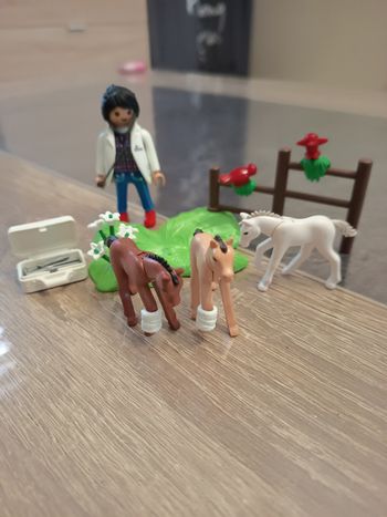 Playmobil country 9207 vétérinaire avec poulains