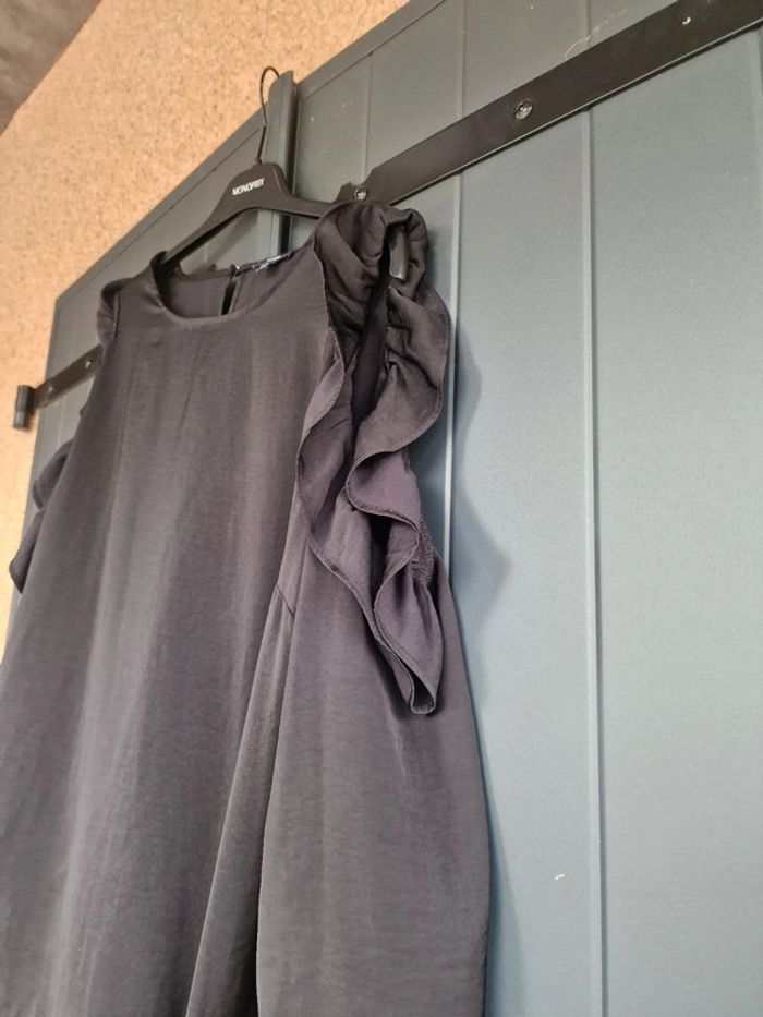 Blouse noir manches longues avec ouvertures et volants - photo numéro 5