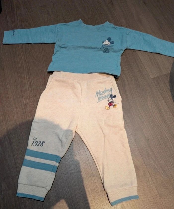 Magnifique ensemble Disney 12-18 mois garçon