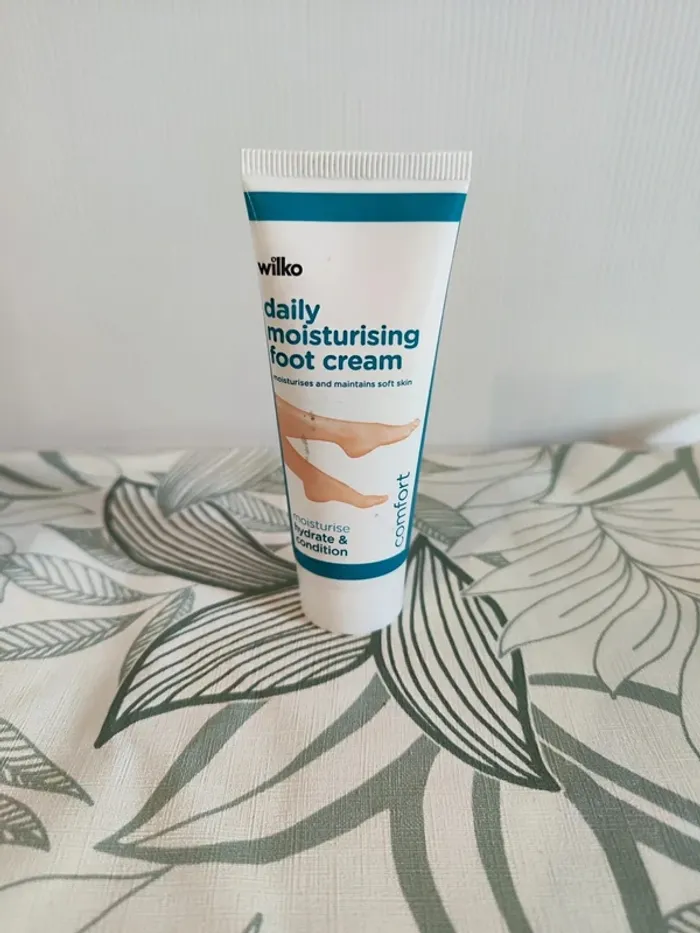 Wilko crme hydratante quotidienne pour les pieds 75ml à utiliser 12 mois après ouverture