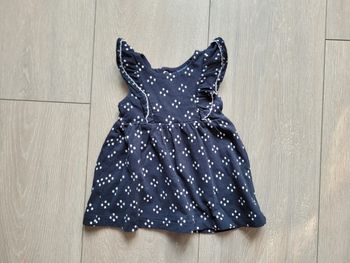 Tres jolie robe d'été bleu marine et motif blanc. Fille 1 mois. Marque Kiabi