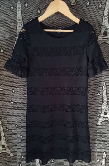 Robe noir avec dentelle 10ans