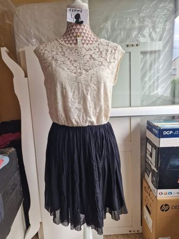 Robe, midi, noir et crème, haut dentelle et bas en tulle, longueur 88cm,en nylon & polyester