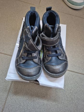 Baskets fille vertbaudet taille 24