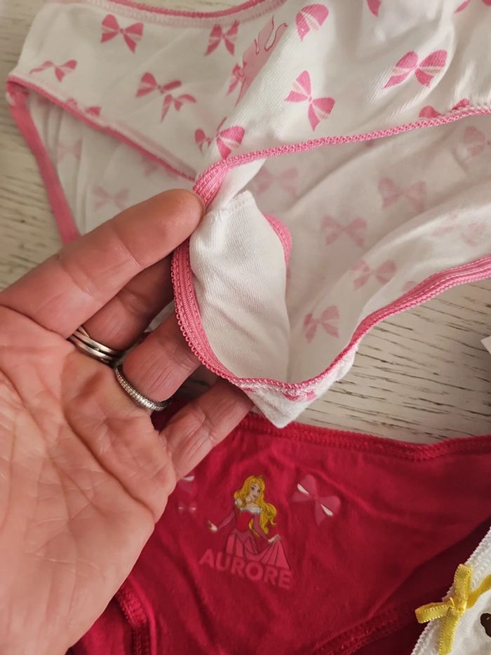 Culottés neuves 4/5 ans princesses - photo numéro 2