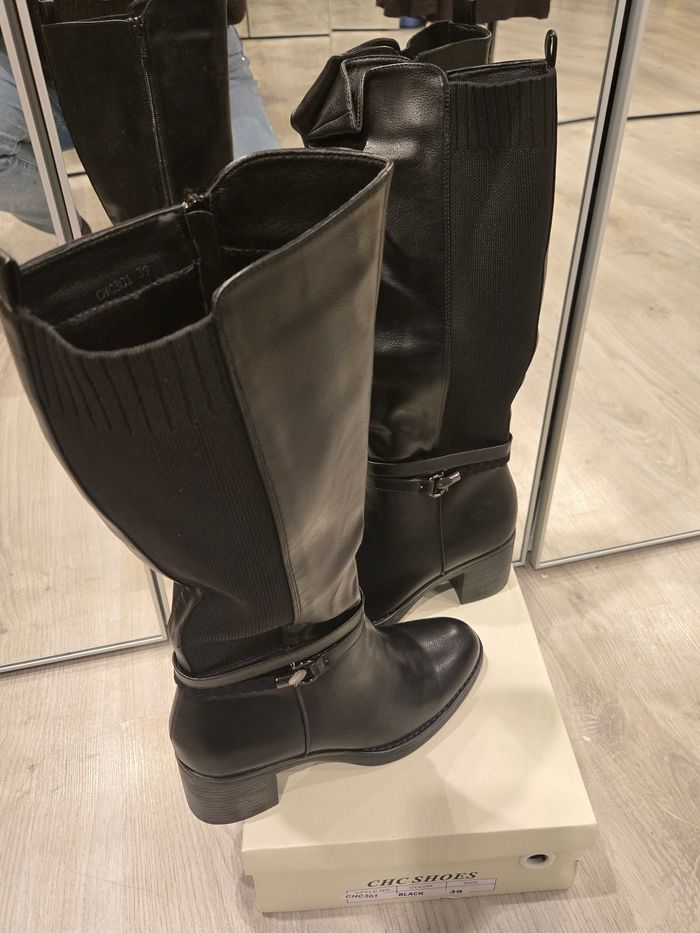 Bottes en simili noir P38,5/39 neuves - photo numéro 2