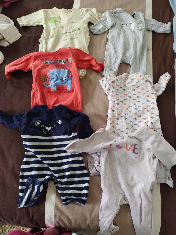 Lot vêtements 1 mois - photo numéro 5