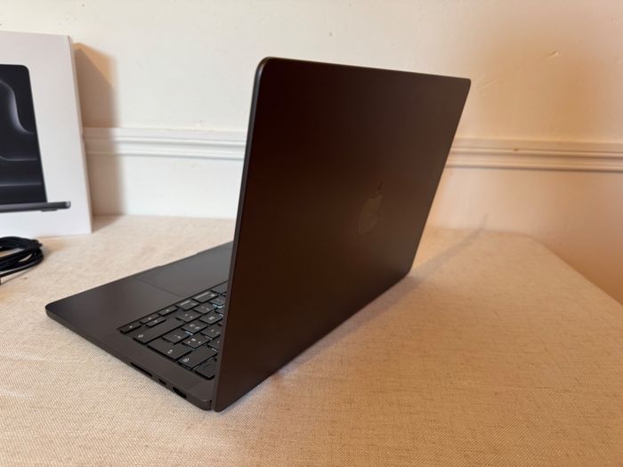 MacBook Pro Retina 14" 2023 M3 Pro - photo numéro 6