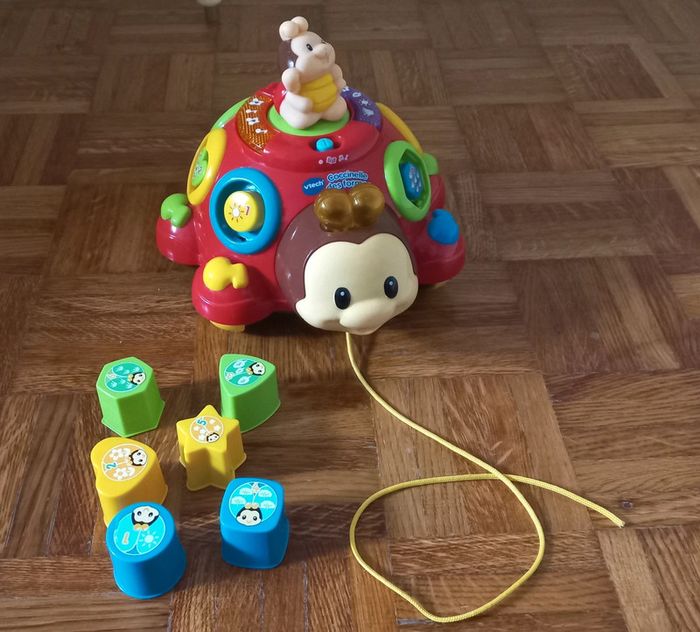 Jeu des formes et couleurs coccinelle à tirer Vtech