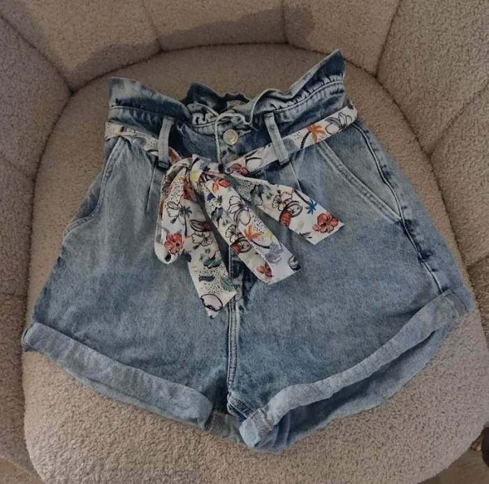 Mini short taille haute Bershka taille XS