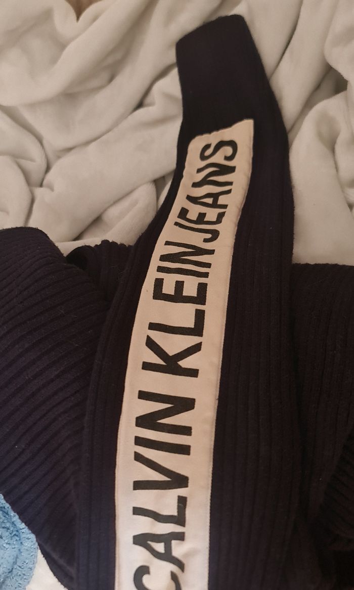 Calvin Klein pull T.S Neuf - photo numéro 4