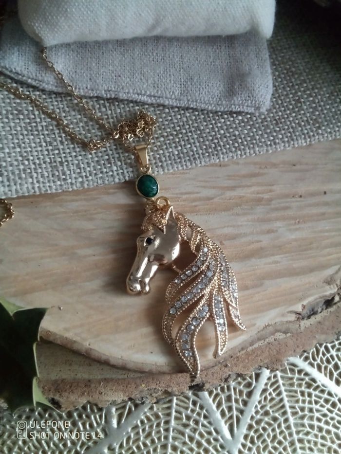 Collier cheval et pierre d'émeraude brute - photo numéro 3