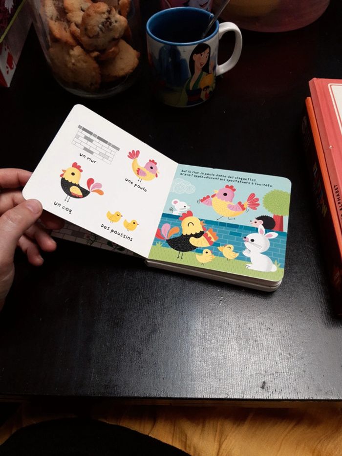 Livre sonore musical comptines une poule sur un mur - photo numéro 2