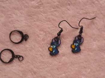 Boucles dâoreilles Stitch avec attaches noires au choix