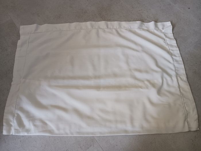sous taie d'oreiller blanche rectangle 42 x 64 cm