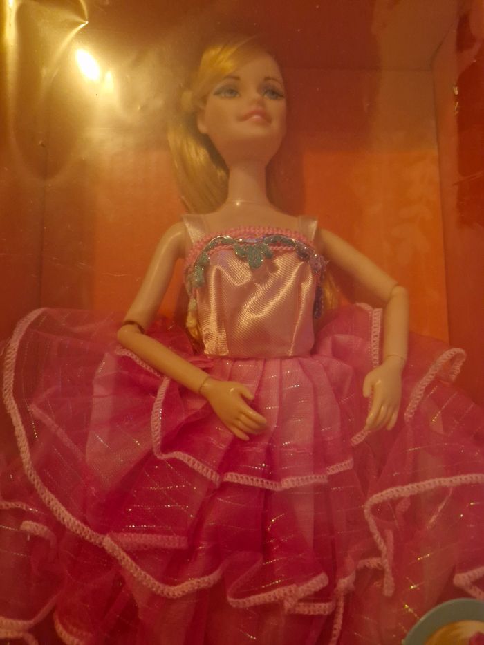 Poupée avec dressing - photo numéro 2