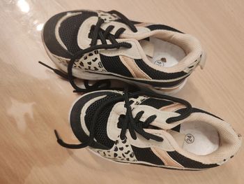 Basket enfant fille lot aussi voir dressing