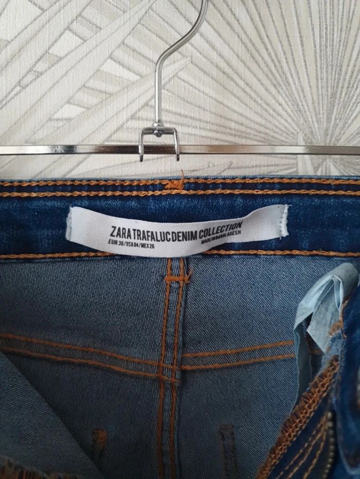 Joli jean Zara taille haute avec bandes blanches de chaque côté taille 36 - photo numéro 3