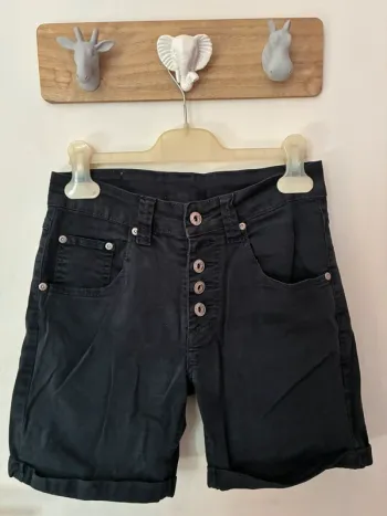 Short noir en jeans, 34, Place du jour.