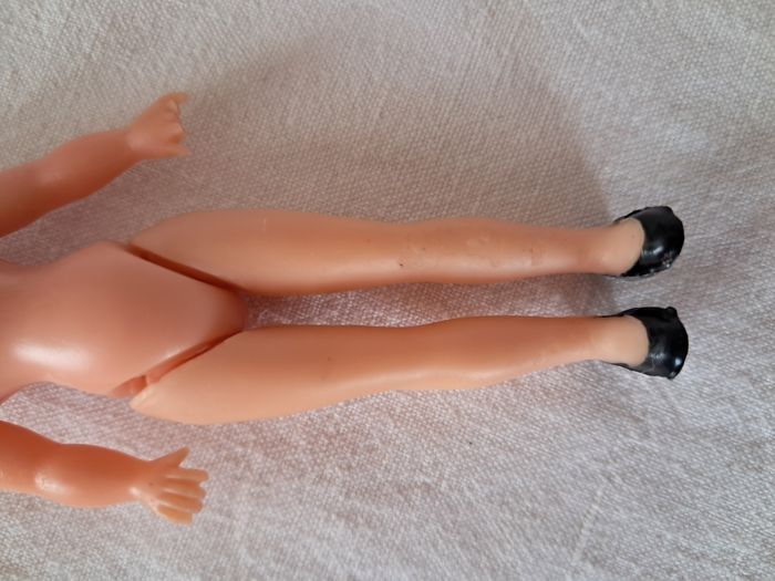 Poupée ancienne Ari + 1 vêtement Hauteur 11 cm - photo numéro 4