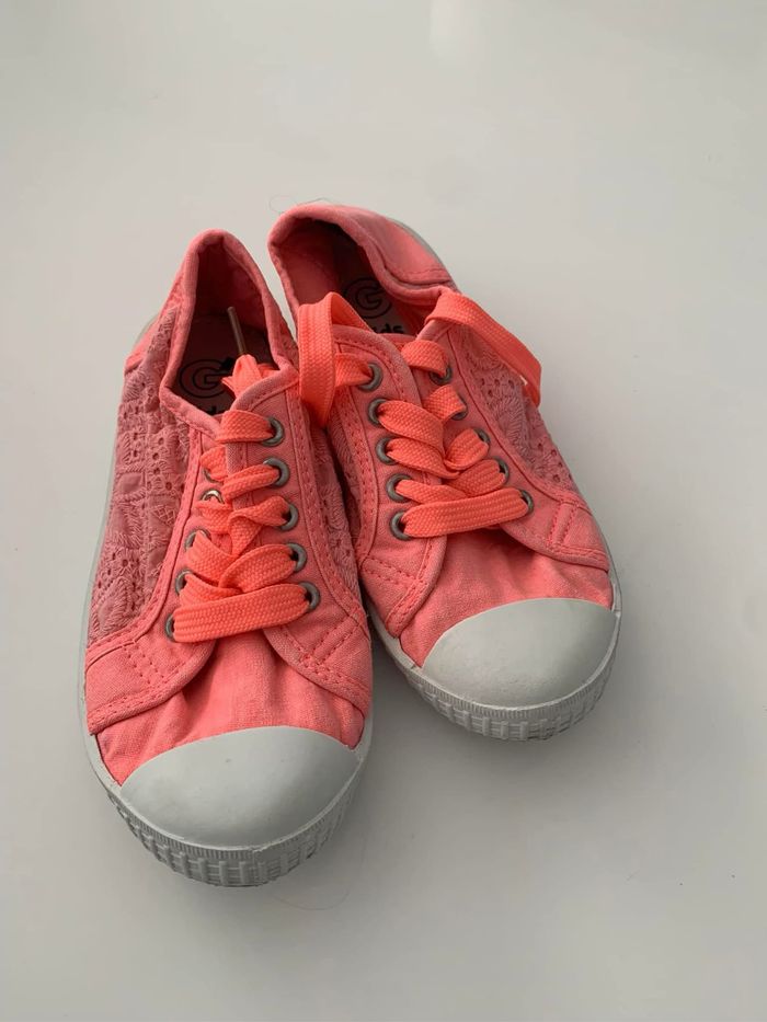 Paire des baskets - photo numéro 2