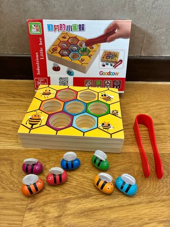 Ruche en bois avec abeilles montessori