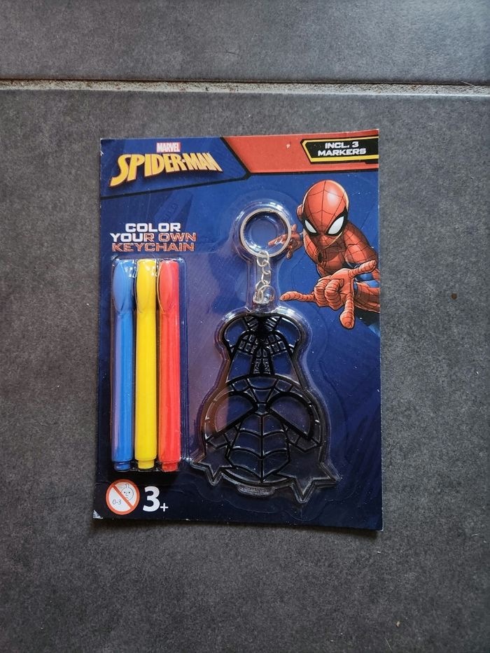 Porte clé Spiderman à colorier
