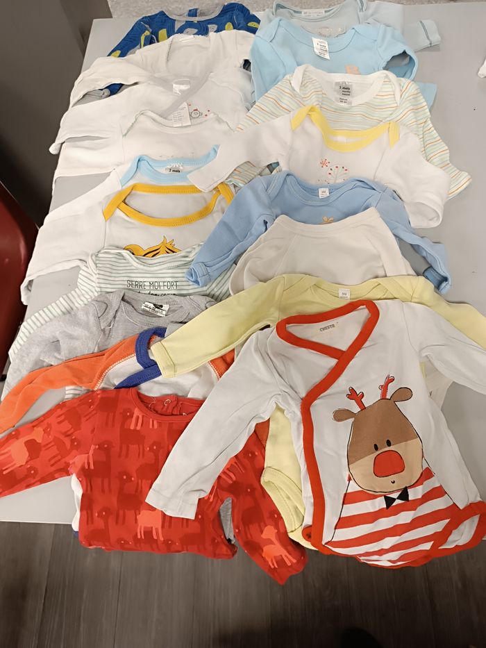 Lot de 18 body manches longues taille 3 mois