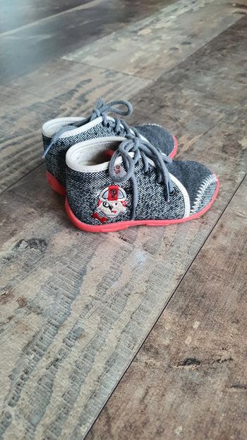 Chaussures gbb taille 21 mois en très bon état 👌