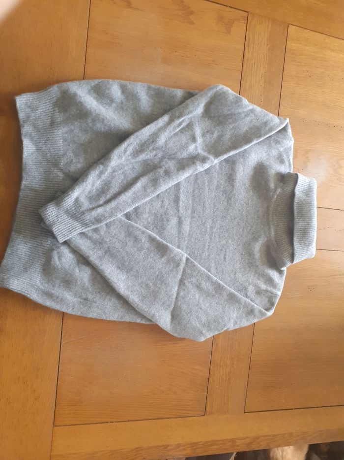 Pull Uniqlo gris clair col roulé