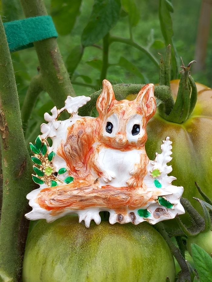 Broche écureuil neuve