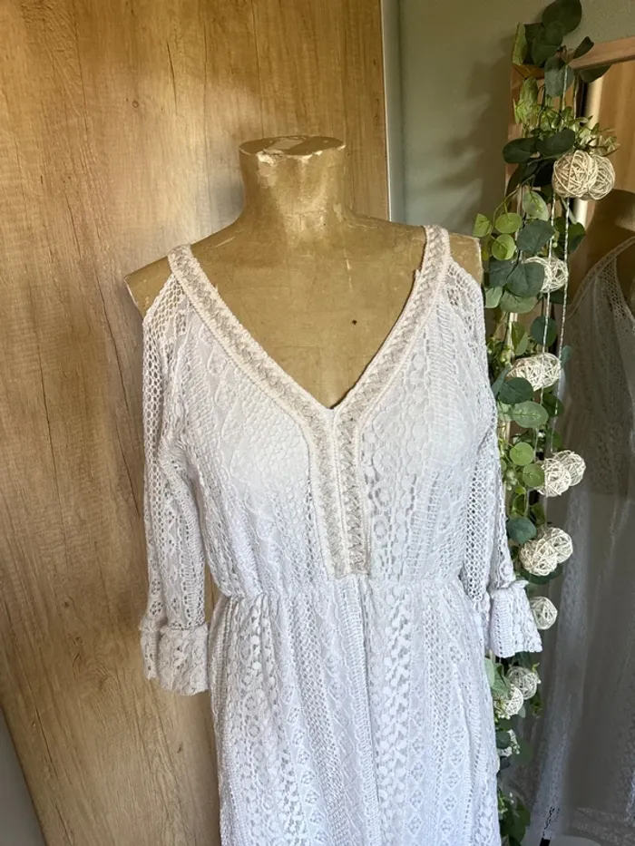 Magnifique robe dentelle et doublée avec épaules dénudées femme - photo numéro 2