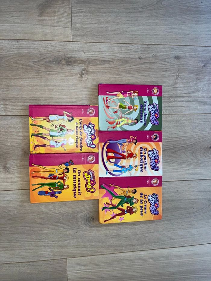 Livre pour enfants de la bibliothèque rose totally spies à l unité