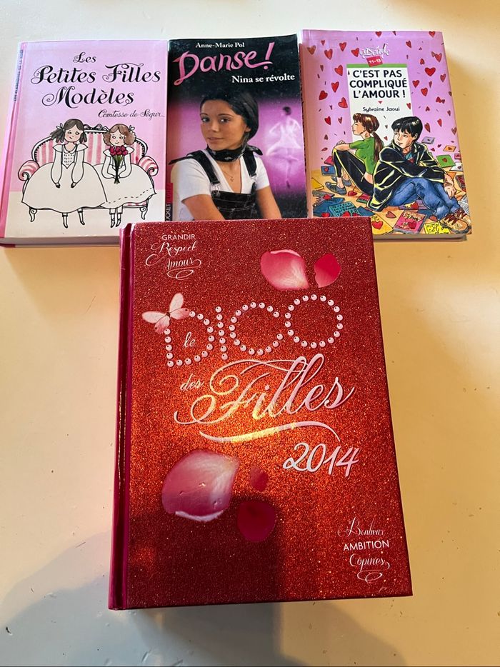 Lot de 4 livres fille