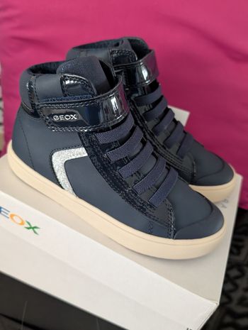 Chaussures montantes fille. Taille 29. Neuf. Geox