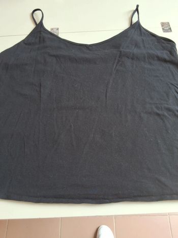 Top noir à bretelle