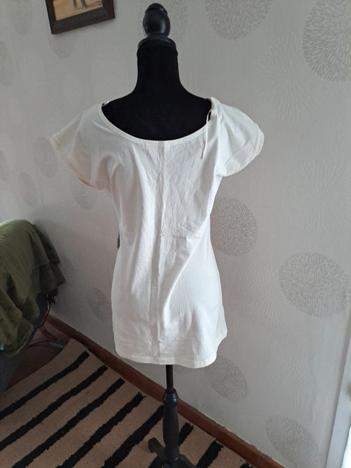tee-shirt beige - photo numéro 4