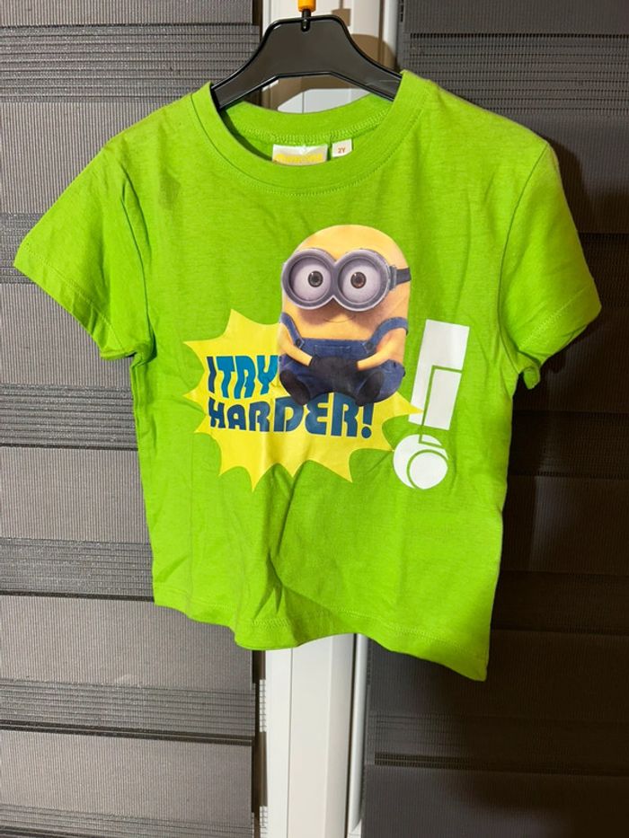 tee shirt Les minions taille 2 ans