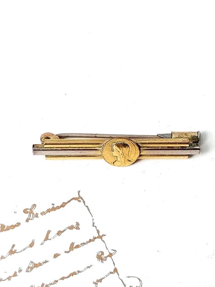 Magnifique broche vintage religieuse - photo numéro 2