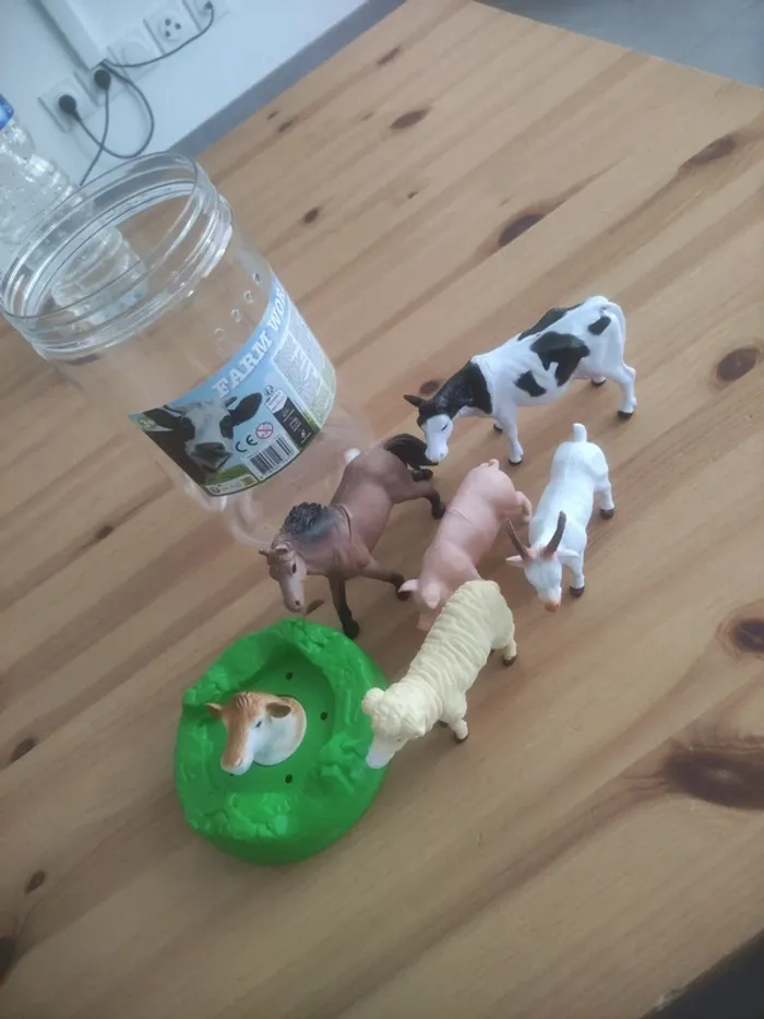 Lot de 5 figurines animaux de la ferme en très bon état
