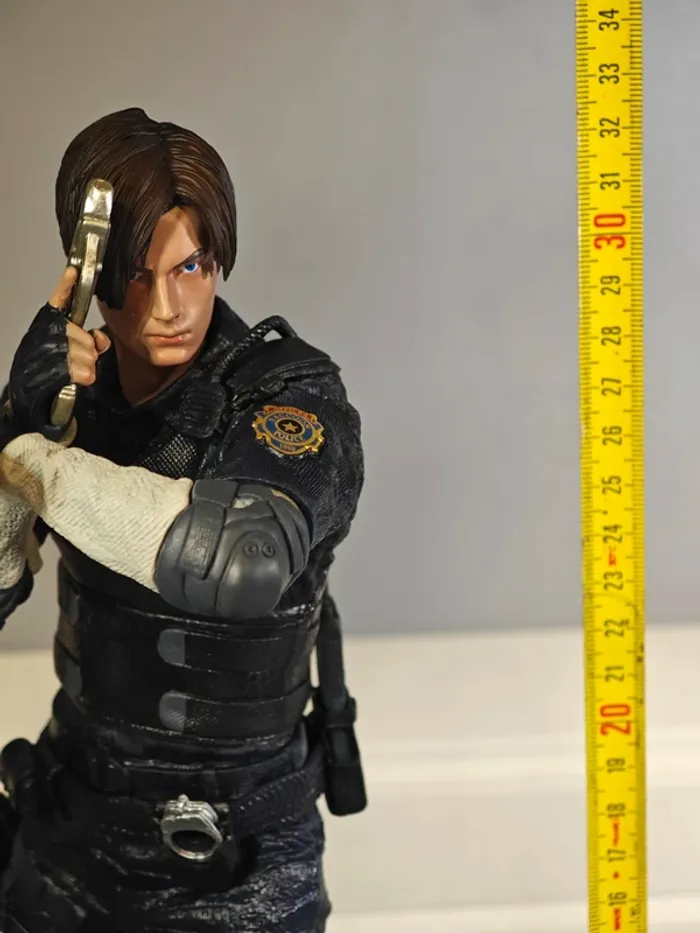 Figurine Resident Evil 2 : Leon 32cm neuve sans boîte - photo numéro 14