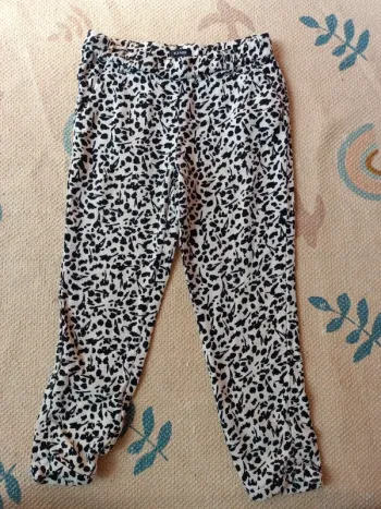 Pantalon noir et blanc kiabi 5 ans léger