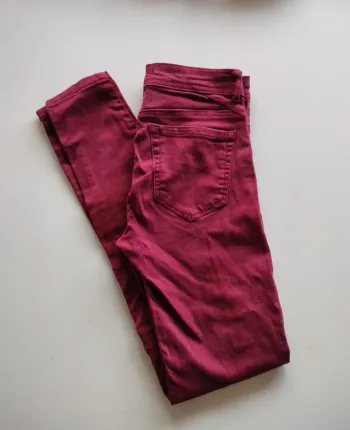 Jean rouge framboise Bershka taille XS