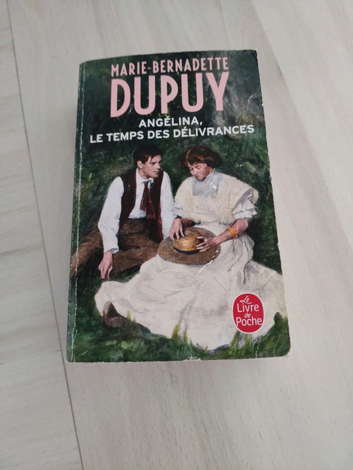 Livre poche Angélina le temps des délivrances Dupuy