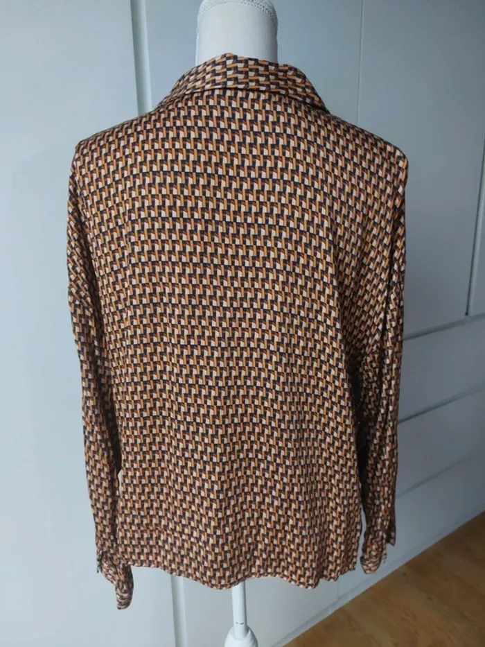 Très jolie chemise satinée style pyjama - photo numéro 5