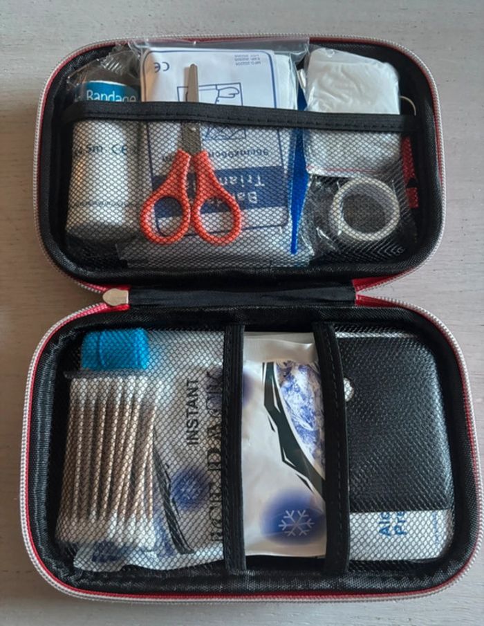 Trousse de 1er secours - photo numéro 2