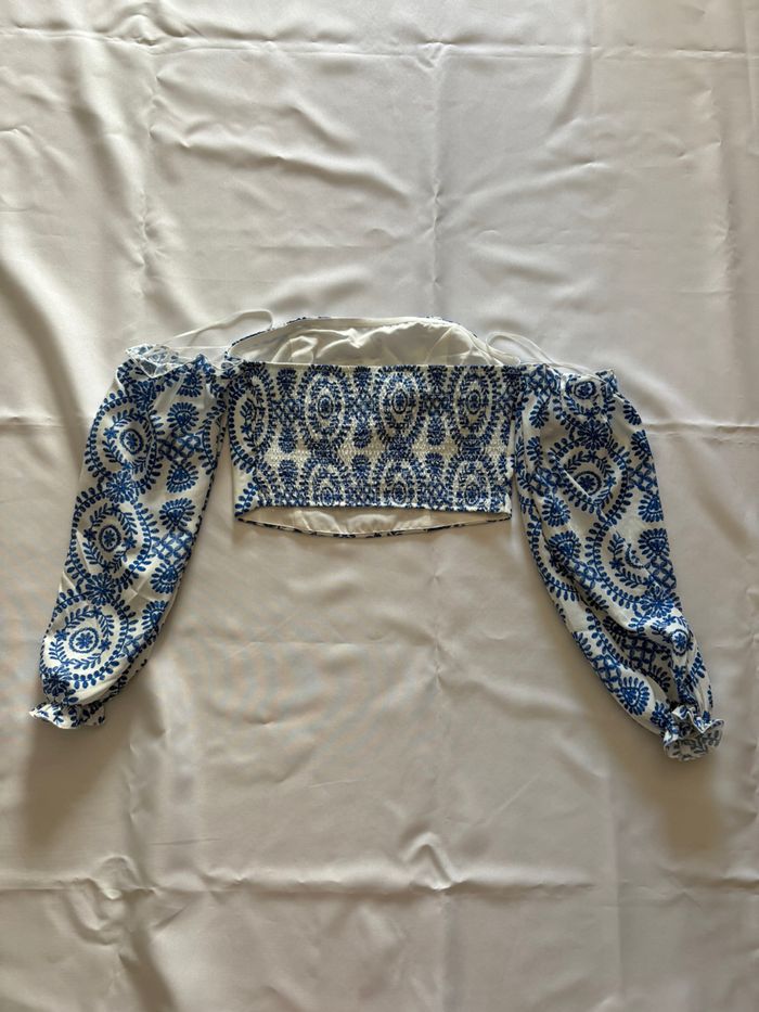Top blanc à manches longues et épaules dénudées avec motif bleu - Amisu - S/36 - photo numéro 2