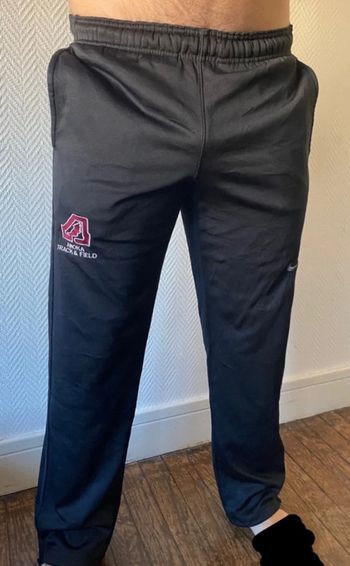 Jogging nike taille S en très bonne état