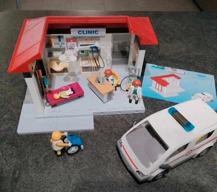 Clinique Playmobil